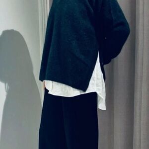 Women's Black Crew Neck Sweater